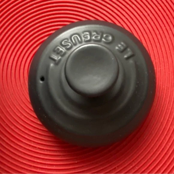 Le Creuset Matte Black Teapot - Picture 6 of 13